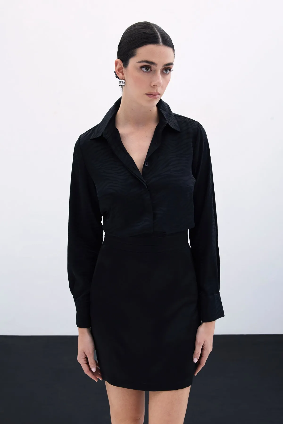 Desenli Düz Klasik Gömlek - SİYAH